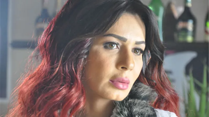 مقابر اسرة نجلاء بدرتسبب أزمة فى مسلسل 