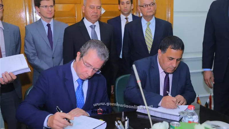 وزير النقل يشهد توقيع عقد شراء وتوريد 6 قطارات سكة حديد مكيفة جديدة للركاب من اسبانيا