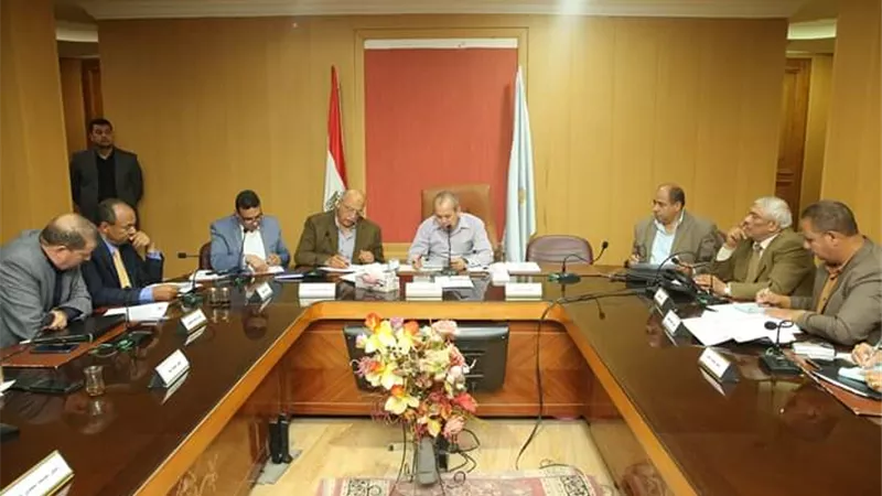 محافظ كفرالشيخ يناقش إجراء حركة شاملة لجميع رؤساء القرى على مستوى المحافظة