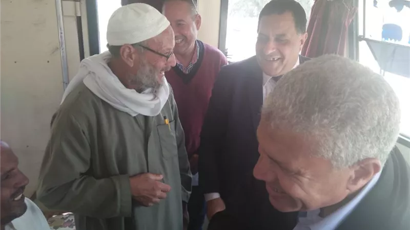 رئيس هيئة السكة الحديد يتفقد خط الصحراء من محطه الحمام وحتى العلمين ..صور