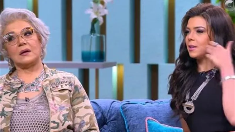فنانة مشهورة: والدتى كادت أن تقتلنى خنقاً. . ضبطتنى أكلم صديقى ليلاً