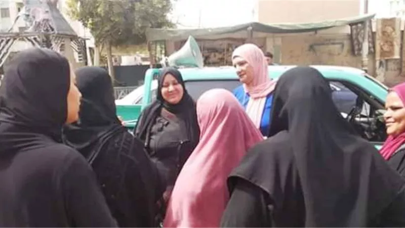 سياره التوجية المعنوى تجوب شوارع بورسعيد لشرح منظومه الدفع الاليكترونى