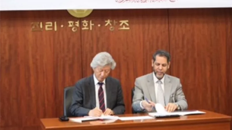 مجمع اللغة العربية يوقع مذكرة تعاون مع جامعة هانكوك للدراسات الأجنبية