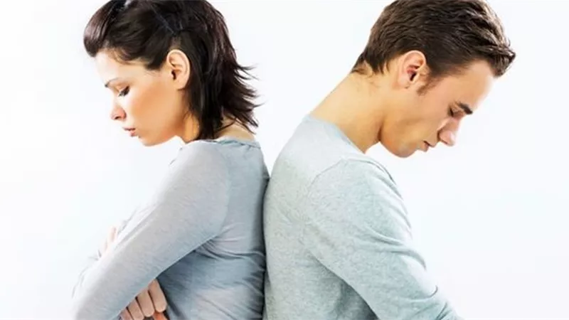 تقاضى زوجها امام المحاكم والسبب كلبه