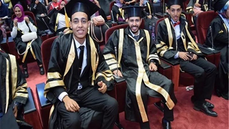 تعيين العشرة الأوائل من كل تخصص بتجارة سوهاج في المؤسسات المالية