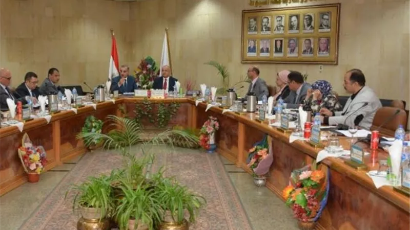مجلس جامعة أسيوط يشدد على ضرورة انتهاء الطلاب من سداد الرسوم الدراسية كشرطاً لدخول امتحانات نهاية العام