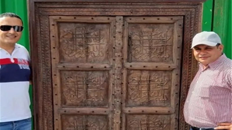 احباط تهريب باب أثرى من العصر العثمانى