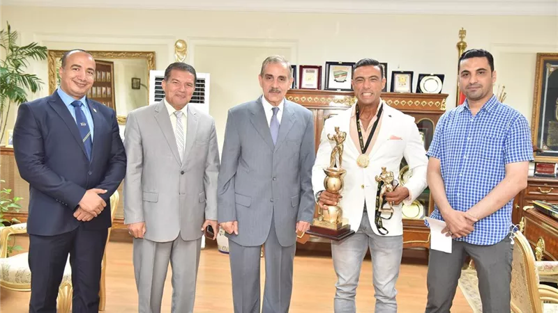 محافظ أسيوط يكرم ضابط شرطة لفوزه بالميدالية الذهبية