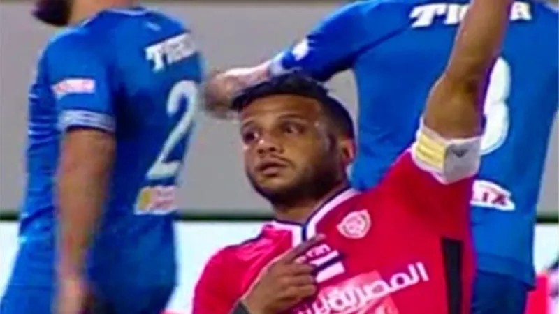 اسلام جمال يكشف أسباب اشتباكه مع مدافع الأهلى.. فيديو