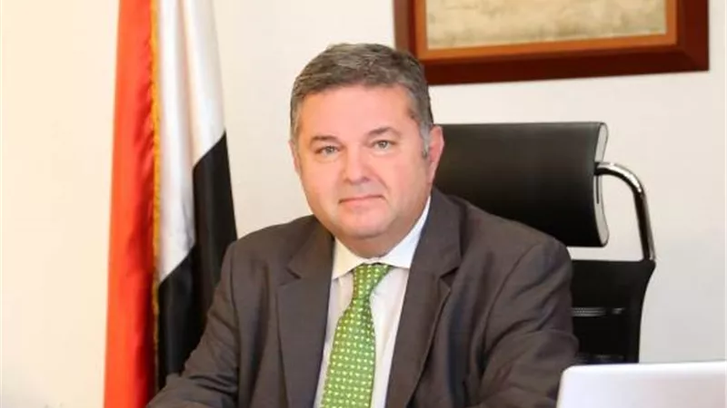 وزير قطاع الأعمال العام يهنئ عمال الشركات التابعة بمناسبة عيد العمال