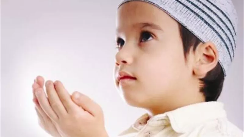 ما هي السن الشرعية لوجوب صوم الفتى والفتاة؟