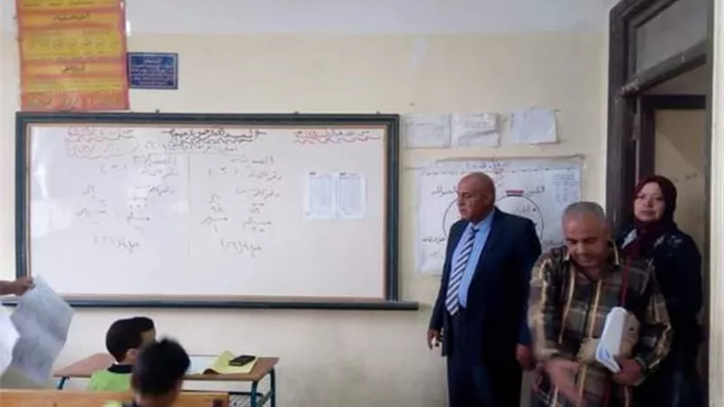 حجازى يفاجئ منشأة القناطر ويزور مدارس المنصورية ويجازى المتغيبين..فى اليوم الاول لامتحانات نهاية العام