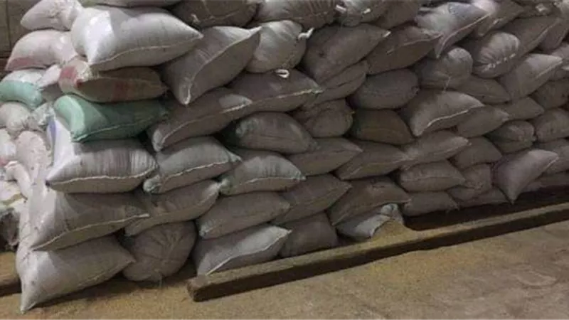 ضبط أرز ومياه غازية وعسل منتهى الصلاحية بمناخ بورسعيد