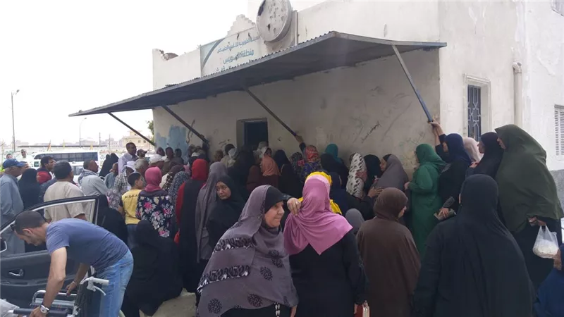 محافظ السويس ينهي مشكله أصحاب المعاشات