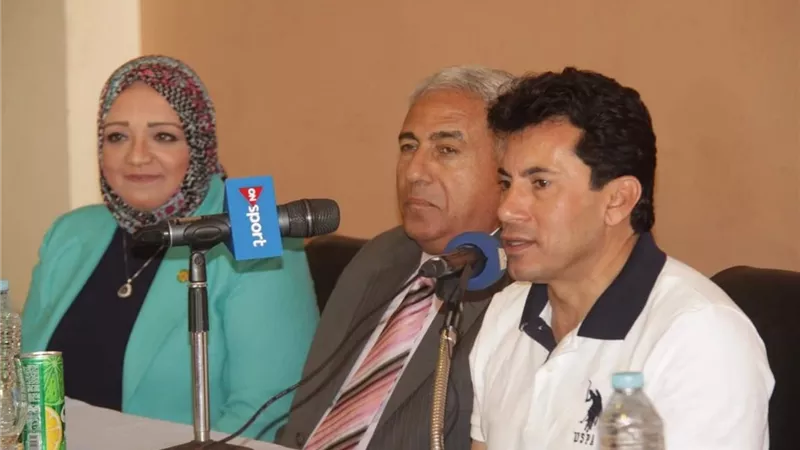 وزير الرياضة يعد بحل مشاكل مراكز الشباب والأندية بالنوبة