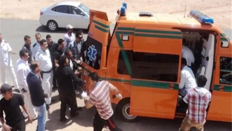 مصرع واصابة 8 فى تصادم 3 سيارات بوادى النطرون بينهم المانية