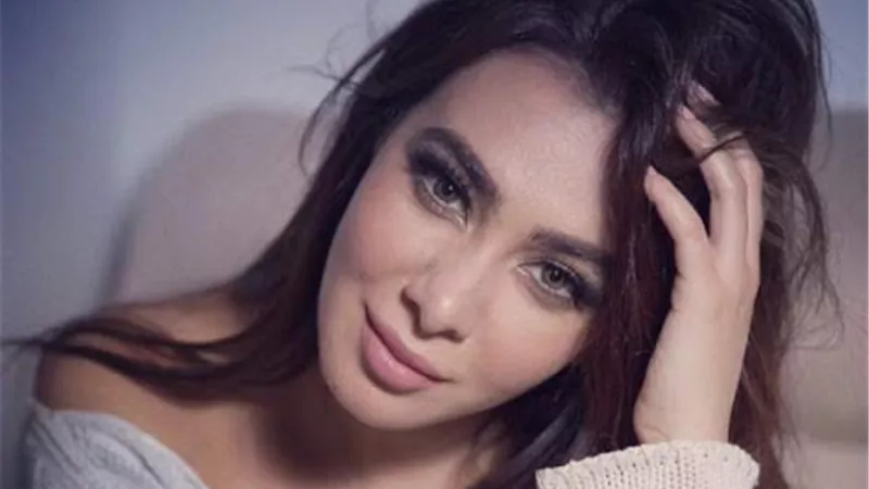 ميرهان حسين تشعل السوشيال ميديا بفستان ابيض .. صور