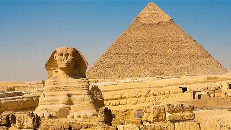 وزير الآثار يعلن كشف أثري جديد بمنطقة الأهرامات اليوم