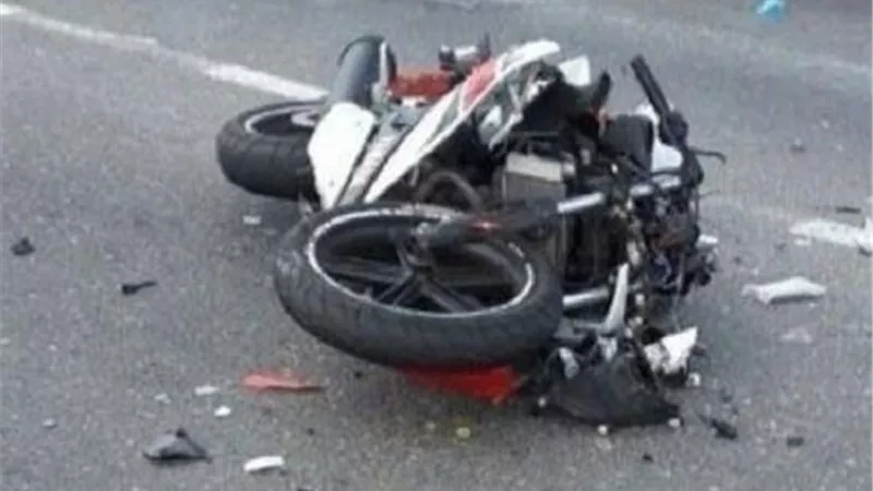 بسبب الخلافات الزوجية يلقى بزوجته من فوق دراجة بخارية