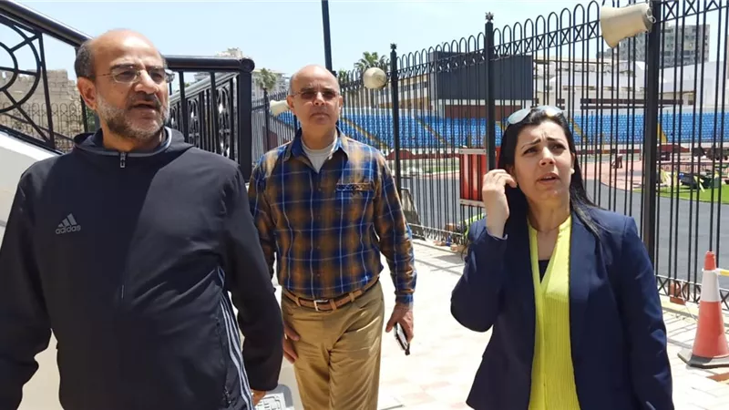 رئيس لجنة المتطوعين تزور إستاد الإسكندرية للتعرف على تصور توزيع الشباب المتطوعين بالإستاد