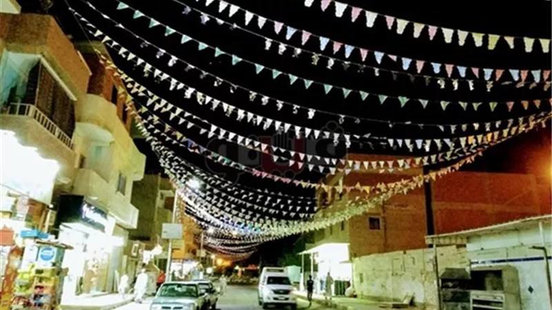 أطفال الأقصر يستقبلون شهر رمضان بالزينة والفوانيس