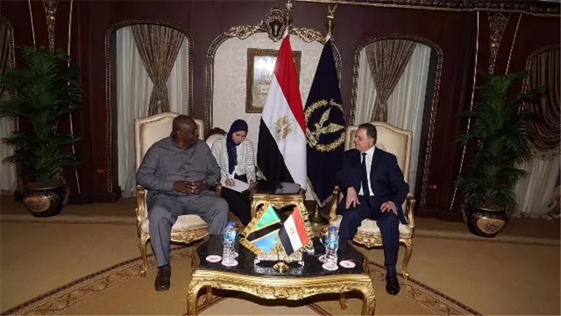 وزير الداخلية يبحث تطوير مجالات التعاون الامنى مع تنزانيا