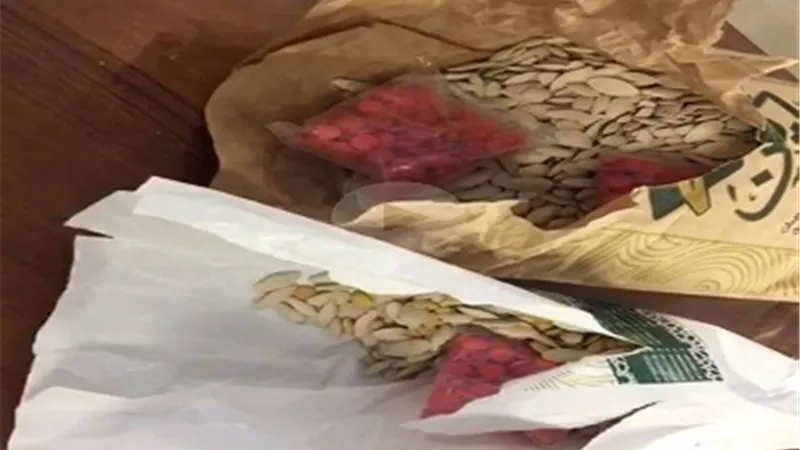 احباط تهريب ٥٧٠ قرص ترامادول داخل أكياس لب بالمطار