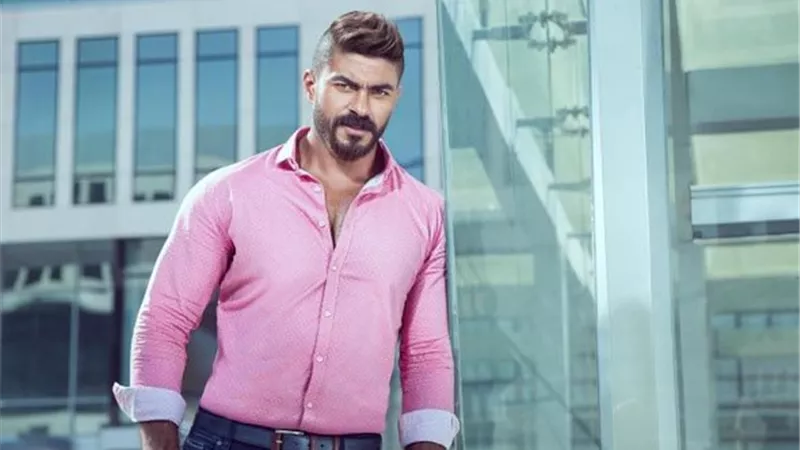 الفنان خالد سليم يكشف حقيقة مرضه
