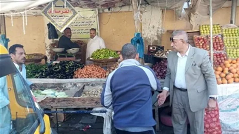 الصناديلى يقود حملة إشغالات ومراقبة الاسواق بمدينة الحسينية..صور