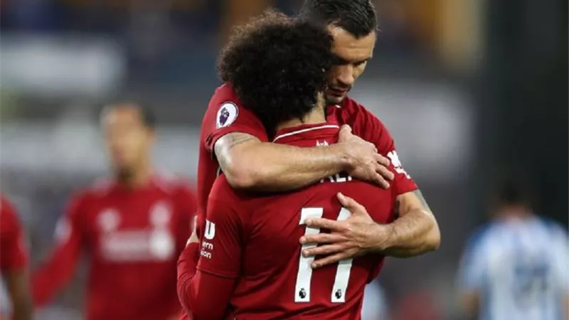 مدافع ليفربول: لا تقلقوا صلاح بخير إنه عملاق