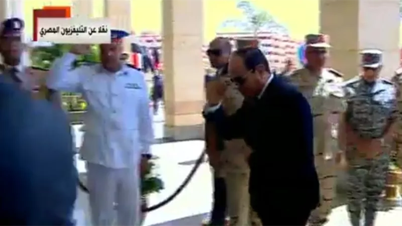 السيسي يصل مقر اقتتاح عدد من المشروعات التنموية لربط سيناء بالدلتا