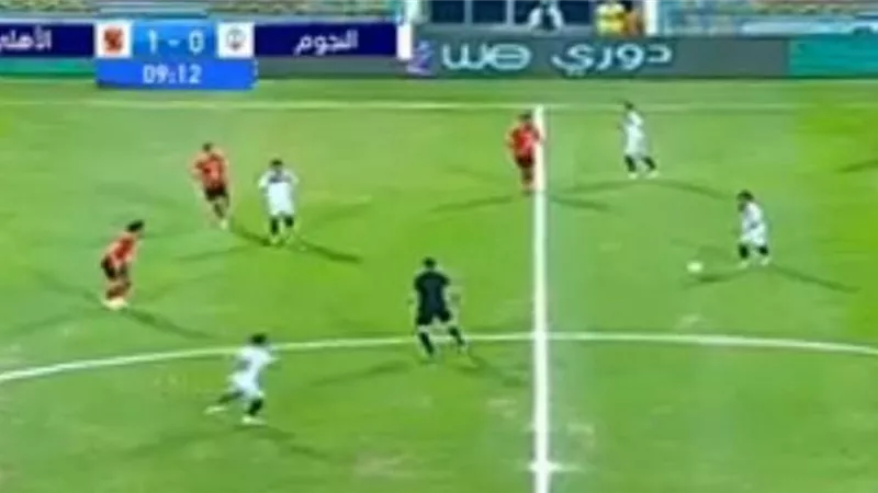 الاهلى يعتلى صدارة الدورى بالفوز على النجوم بهدفى ازارو وصبحى