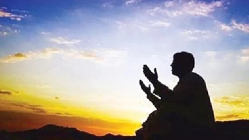 يا ذا الجلال والإكرام ظلمنا أنفسنا فلا تقطع عنا غناك يا كريم