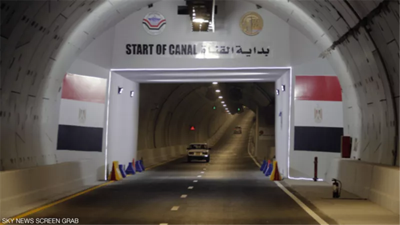 بدء التشغيل التجريبي لأنفاق قناة السويس.. صور
