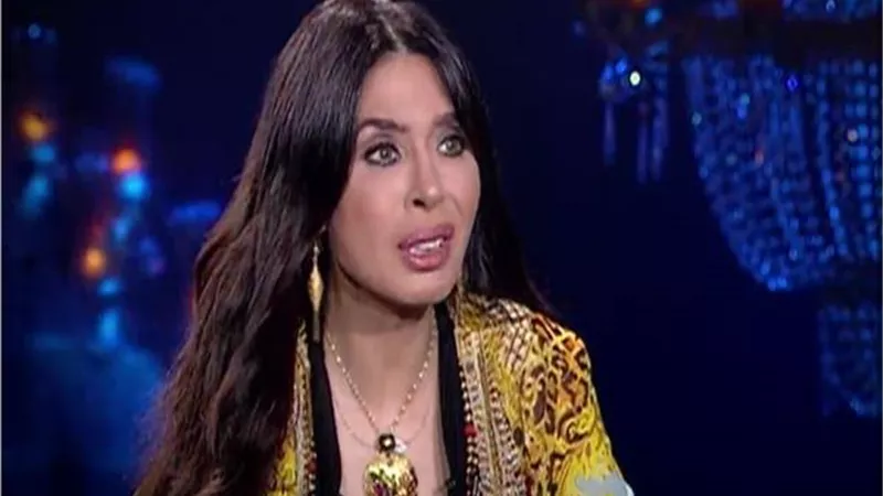 دينا الى الاعلامى تامر امين : 