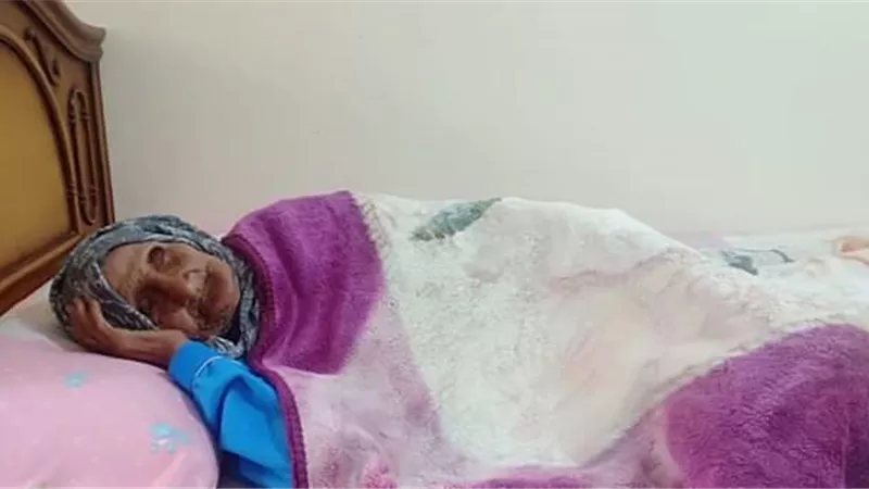 فريق بسمة للإيواء ينقذ مسنة الزقازيق من الشارع..صور