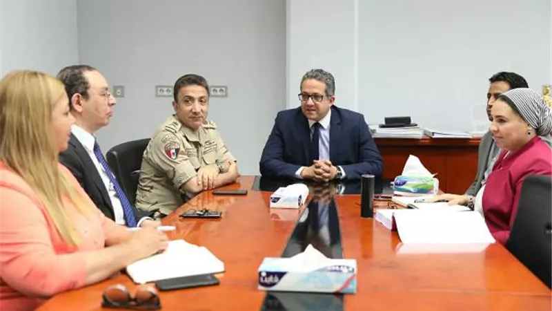 العناني يلتقي بممثلي التحالف الاستثماري لمشروع المتحف المصري الكبير لبحث شروط تشغيله