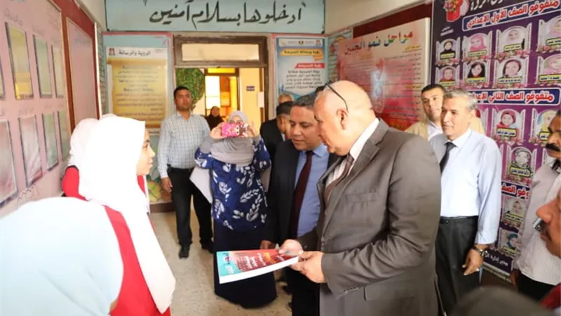 محافظ الوادي يهدي