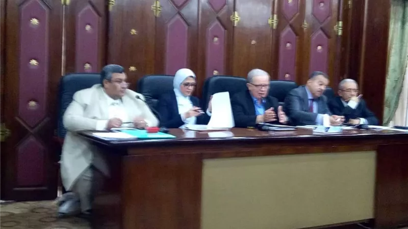 ازمة بين 