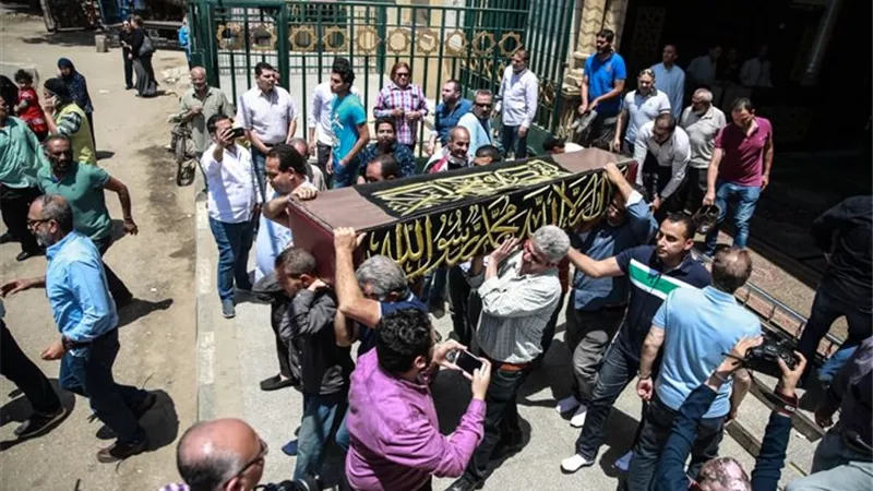 نقيب الممثليين وسلوى محمد فى جنازة الراحلة محسنة توفيق .. صور