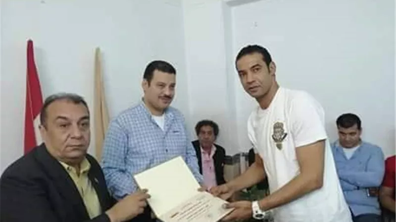 تكريم عمر عزمي من الحركة الوطنية لجهوده في الاستفتاء