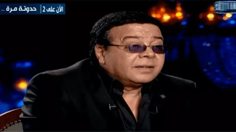 احمد ادم يسخر من 