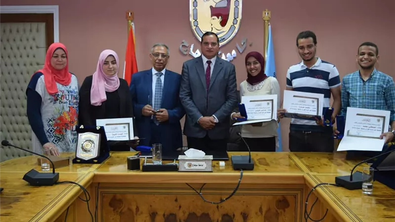 تكريم أصحاب المشروعات والمبادرات المتميزة من ابناء جامعة سوهاج