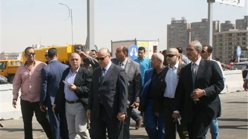 محافظ القاهرة يتفقد الاعمال التى تتم فى محور روض الفرج.. بالصور