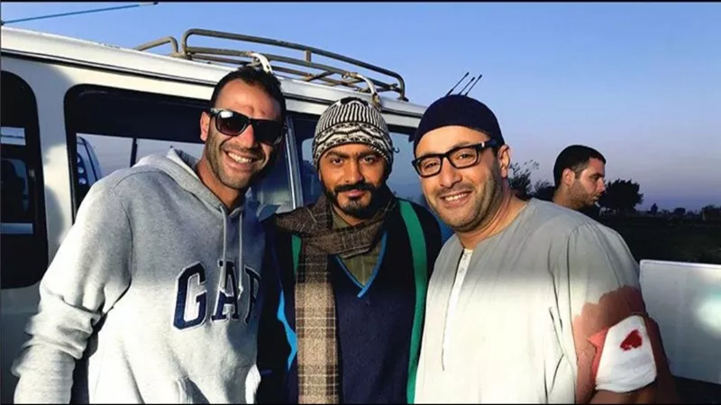 أحمد السقا يعزم تامر حسني علي مشاهدة 
