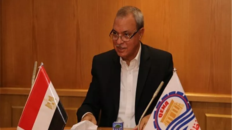 أبو هاشم مديرا لمنطقة أبوكبير للتأمين الصحى..وصبحى للعيادة