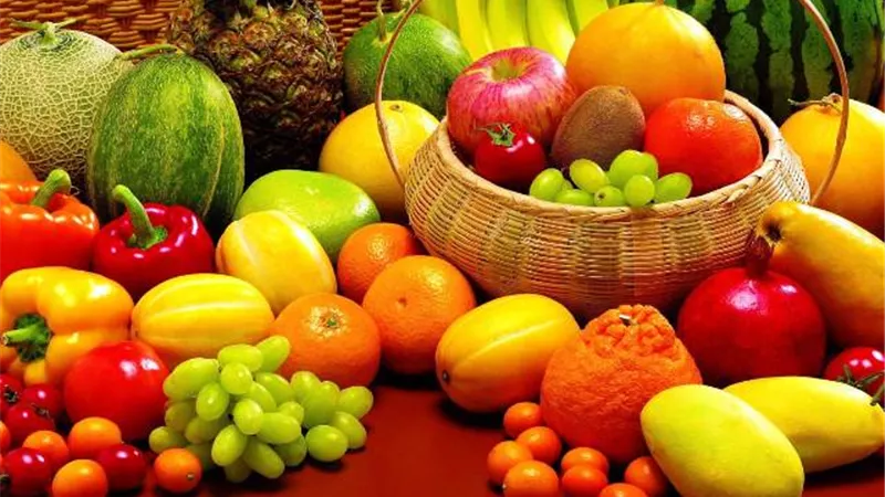 ممارسة الرياضة.. وتناول الخضروات والفاكهة يمنع السمنه