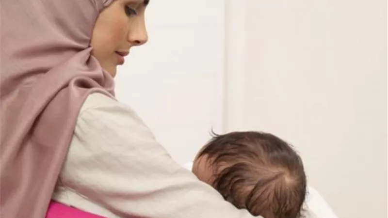 ما حكم إفطار المرأة المُرضع فى رمضان؟