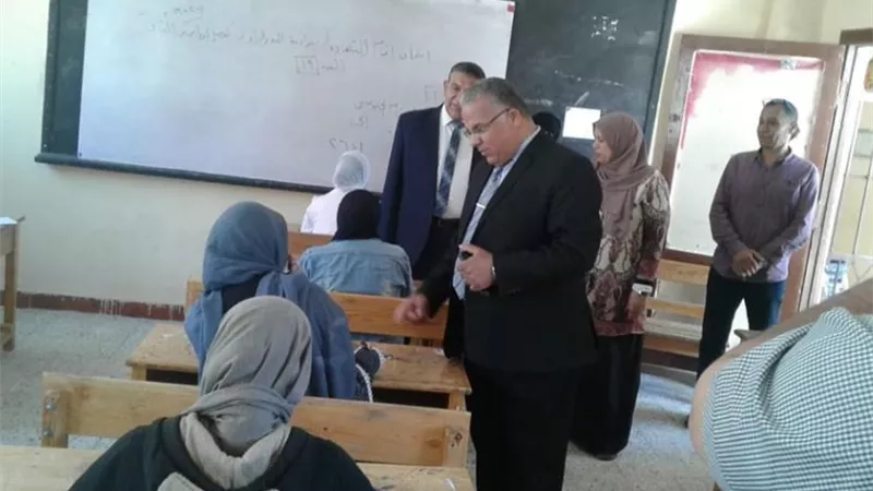 مدير تعليم الإسماعيلية يتفقد امتحانات الاعدادية