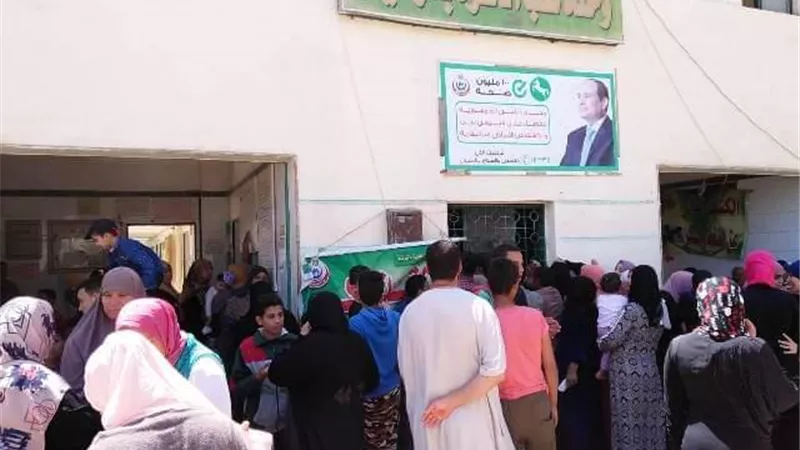 2348 مريضا بقرية كراديس بمركز ديرب نجم استفادوا من قافلة صحة الشرقية